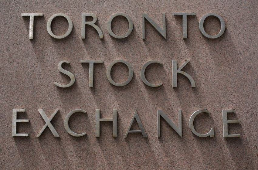  TSX flatlines ahead of expected uptick in Canadian CPI; Nuvei soars