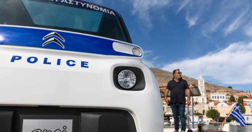 Greek Police Officer Arrested With 100 Kilos of Marijuana in Patrol Car