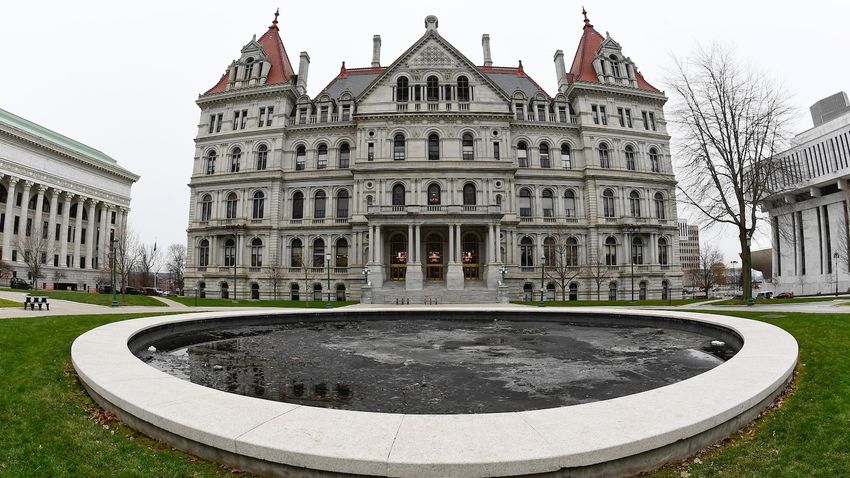  Hochul announces budget outline as lawmakers continue to hash out details