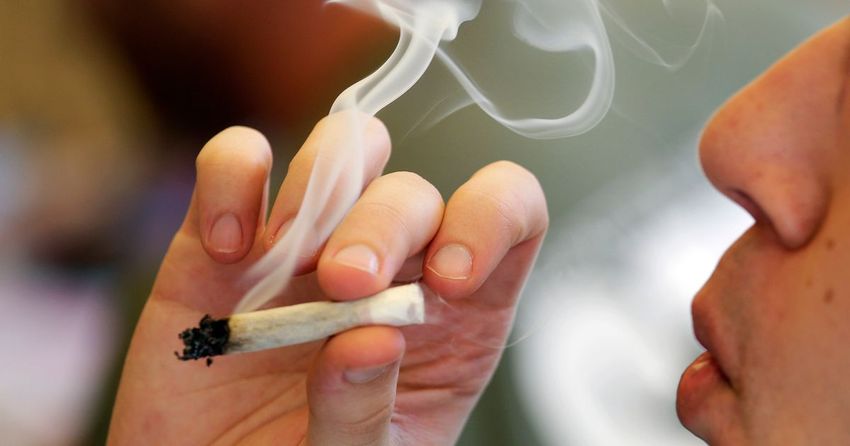  Avoid These Rude Behaviors When Smoking Weed On 4/20