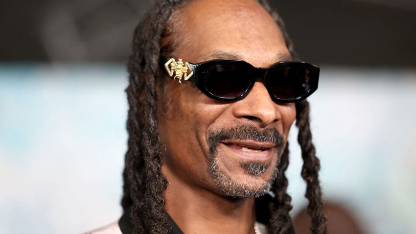  WATCH: Snoop Dogg Learns French During Cute Tea Party With Granddaughter
