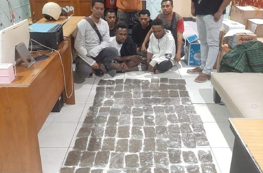 Papua Police seize 394 packages of marijuana