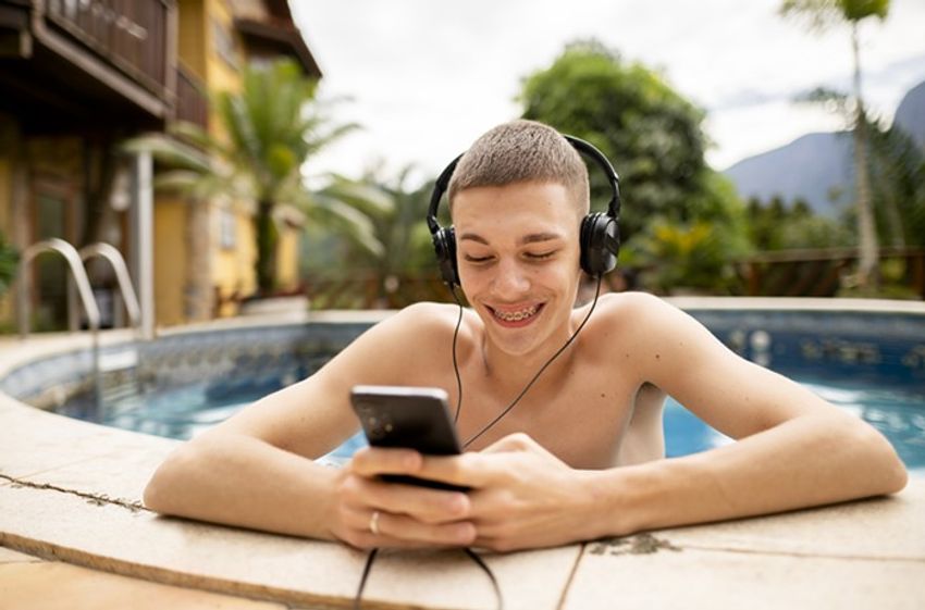 YOUR SUNDAY READING LIST: Plasma Donation Drama, Pickathon at Night, and Snatched Olympic Medals