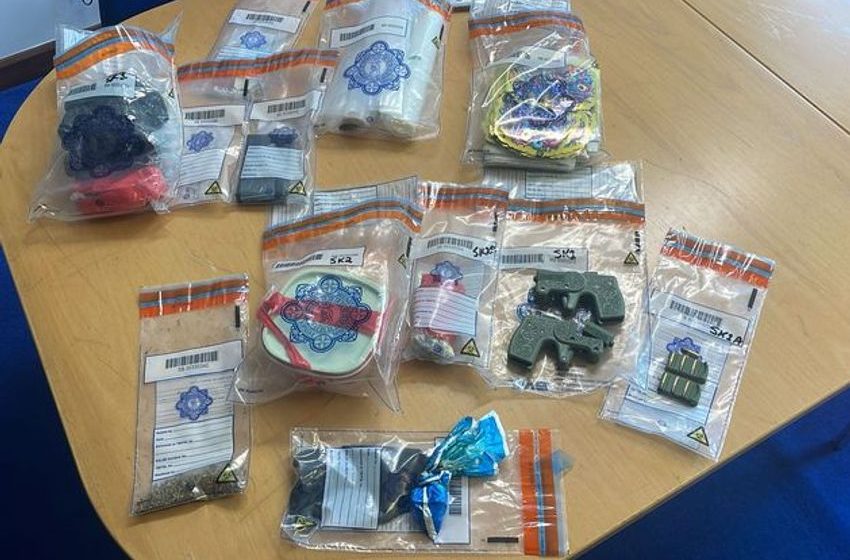 Gardaí arrest man (30s) and woman (40s) after seizing 3D printed firearms, ammo and drugs