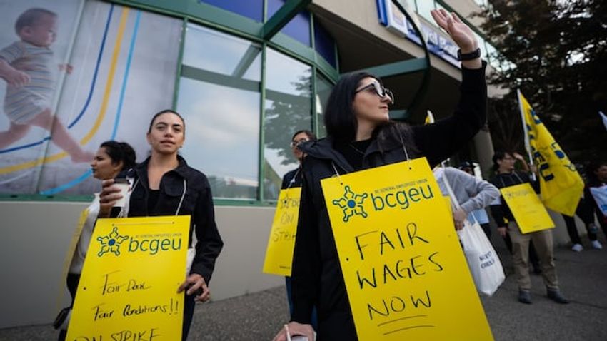B.C. public service staff launch picket lines after strike deadline expires