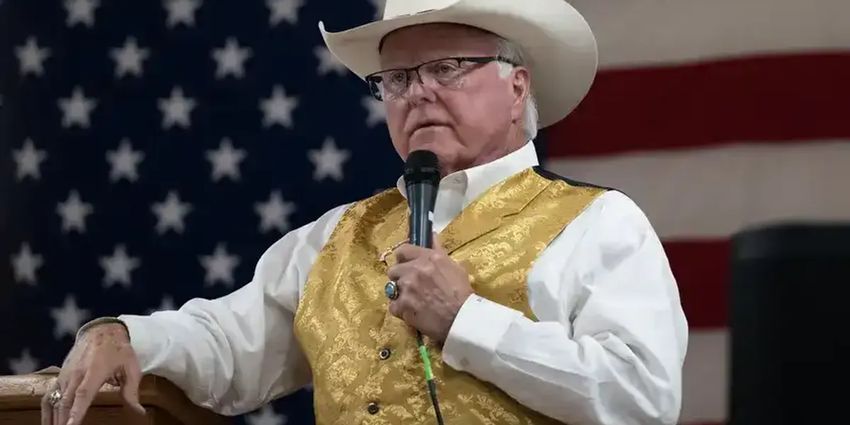  MAGA crusader declares ‘war on DEI’ — but uses race to urge college to accept ally’s child