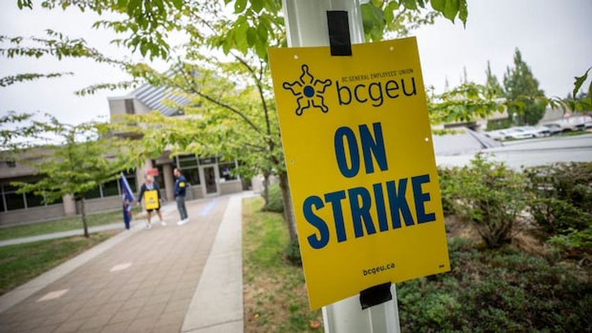 All B.C. government liquor and cannabis stores now behind workers’ pickets