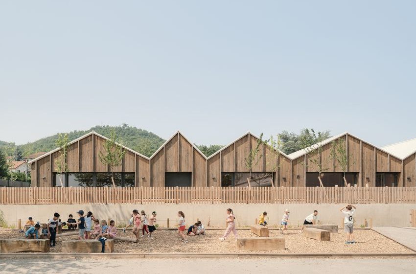 Leisure Center Jules Ferry School Group / DEMAIN