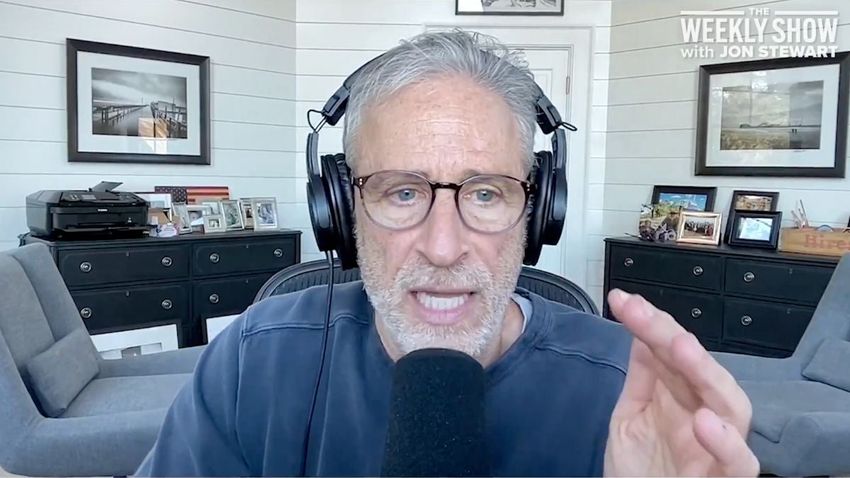  Jon Stewart Rebukes Trump’s Flagrant Pardoning of Criminals: ‘I Used to Think Crime Doesn’t Pay’ | Video