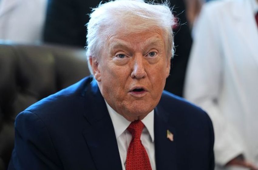  Trump signs executive order to reclassify marijuana as less dangerous drug