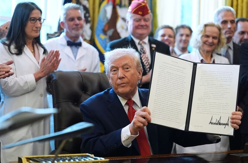  President Trump signs executive order that could reclassify marijuana as a less dangerous drug