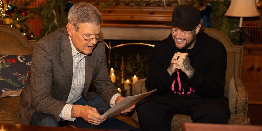  Jelly Roll, country-rap superstar who found music while serving prison time, pardoned by Tennessee governor in front of Christmas Tree