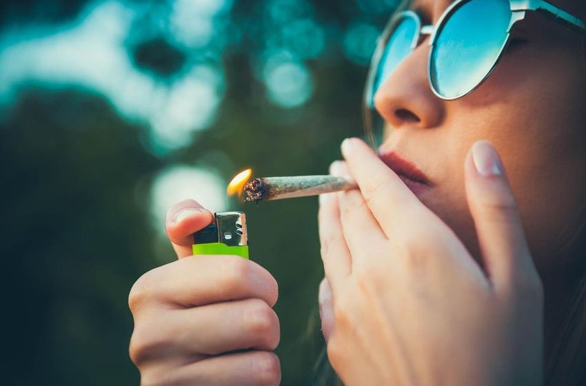  Florida Senate Panel Approves Bill To Ban Smoking Cannabis In Public