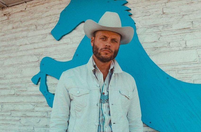  U.S. country star cancels Canadian tour after being denied entry twice at the border