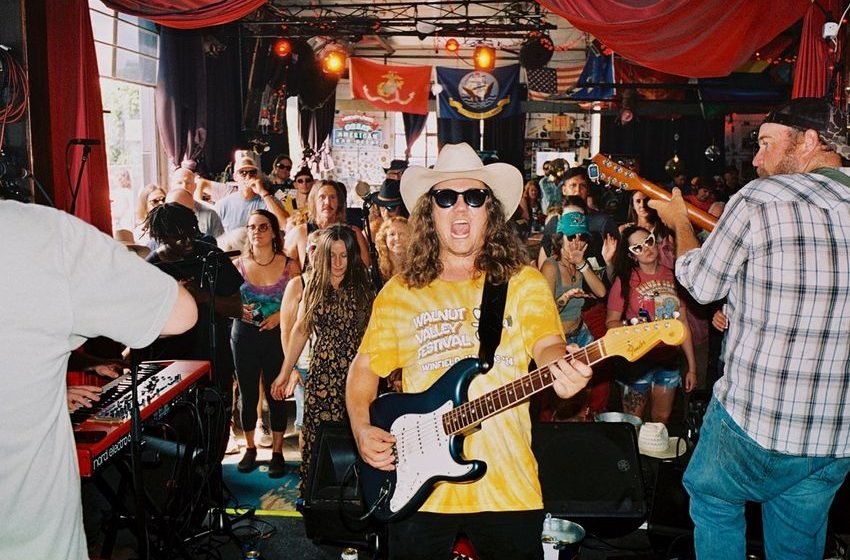  How Johnny Mullenax Turned a Tulsa Bluegrass Brunch into a Music Fan Must-Do