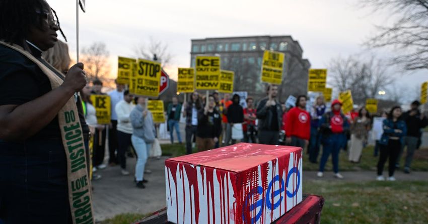  A Private Prison Falsified Death Records. ICE Gave Them More Money.