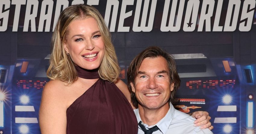  Jerry O’Connell Jokes Wife Rebecca Romijn Only Touches Him When High