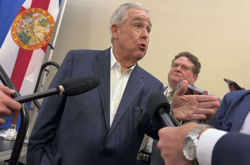  Billionaire Offers $100K to Name New Political Party