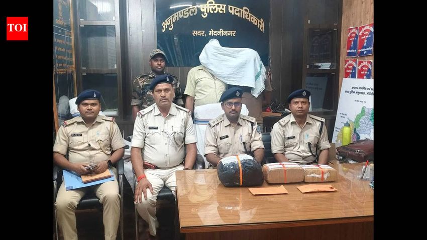  Two drug peddlers held in Palamu