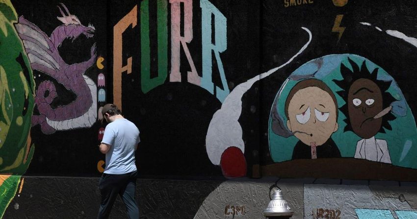  2 men shot, marijuana and THC products seized at south St. Louis smoke shop, police say