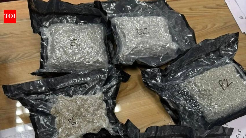 Pune customs authorities catch more than 3kgs of hydroponic weed worth Rs. 1.17 crore from two persons at airport