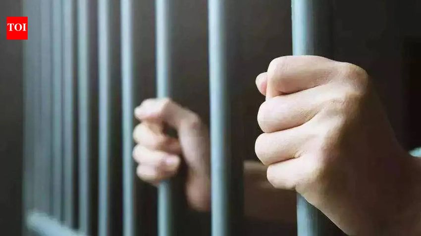  Cops bust beyond-hours party at bungalow near Tulapur