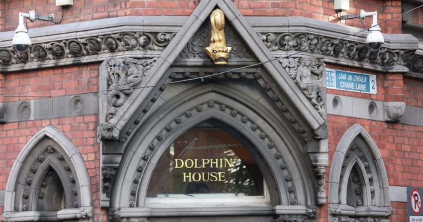  Weeping woman gets barring order against ‘abusive, extremely controlling’ partner