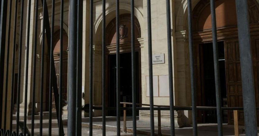  Man gets bail after being caught with cannabis and cash in rental car