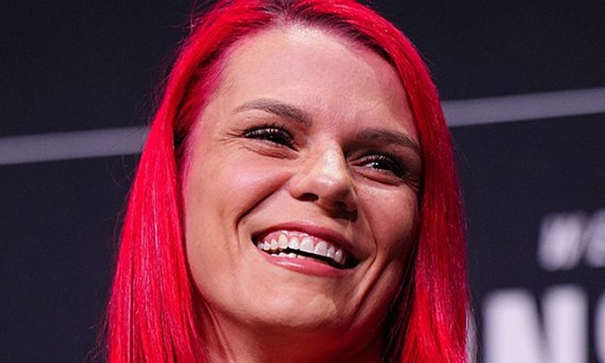  Gillian Robertson explains marijuana use ahead of UFC 330 title shot