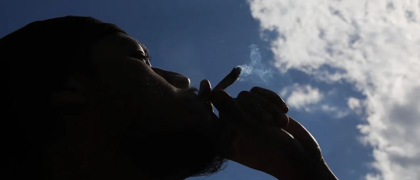  Record High Americans Smoke Marijuana While Record Low Smoke Cigarettes