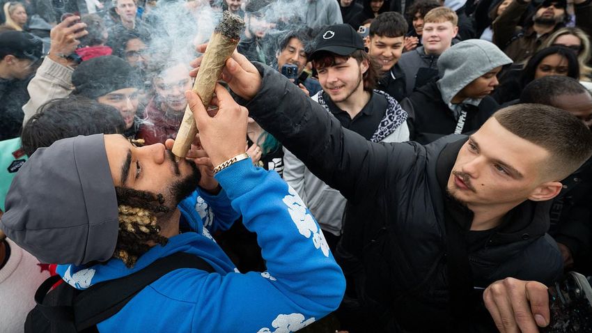  It’s still illegal yet the police simply don’t seem to care why the whole country stinks of weed: PETER HITCHENS