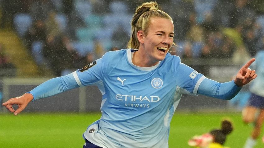  Hemp double ensures Man City maintain winning start to WSL title defence