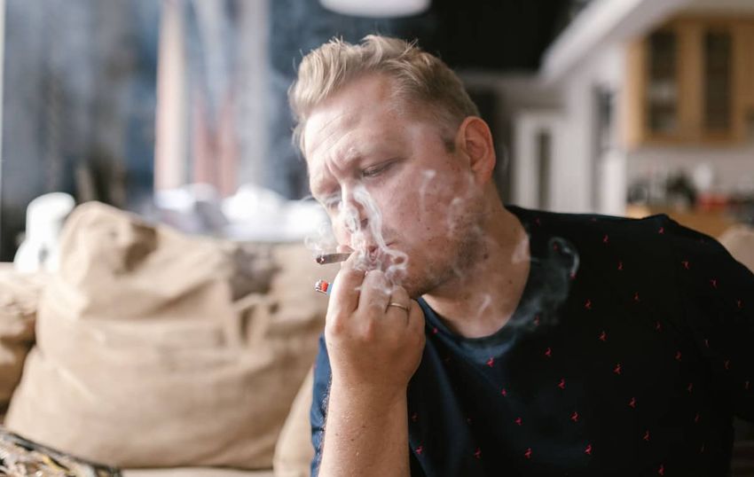  The Age You Use Cannabis Could Change When Psychosis Begins (M)