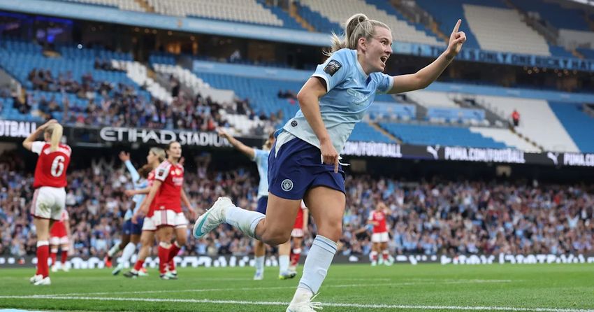  WSL: Lauren Hemp on song as Man City continue title charge